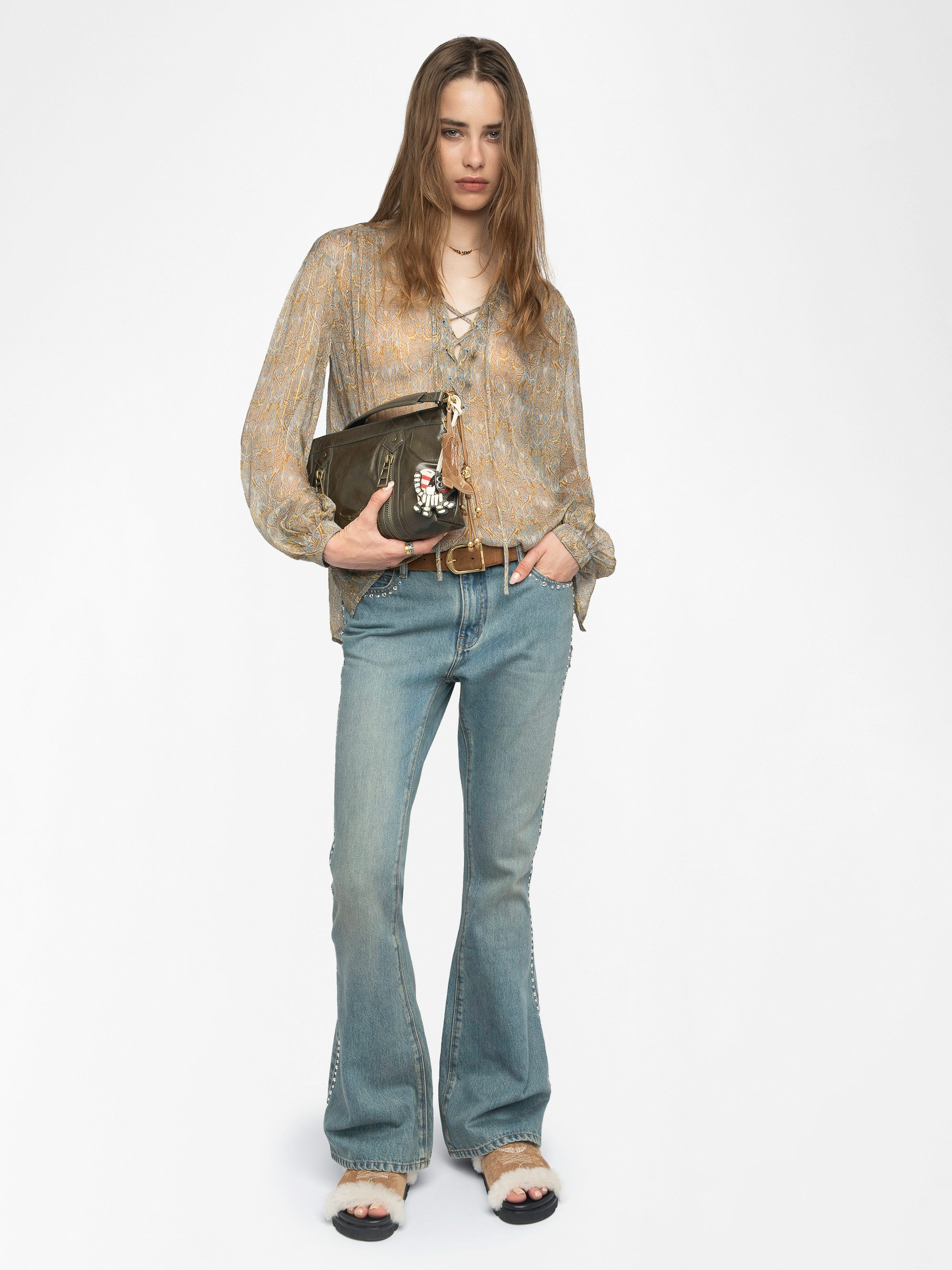 Camicia Tamela - Camicia in chiffon stampato con righe dorate, maniche lunghe a palloncino, taglio western e scollatura allacciata.